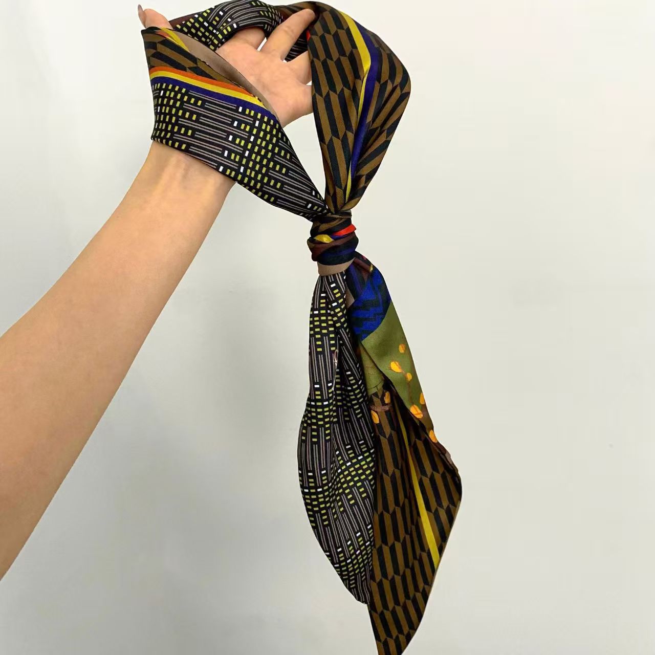 Luxury Print Long Hair Ribbon  - Ascot Neck Scarf reseña y precio