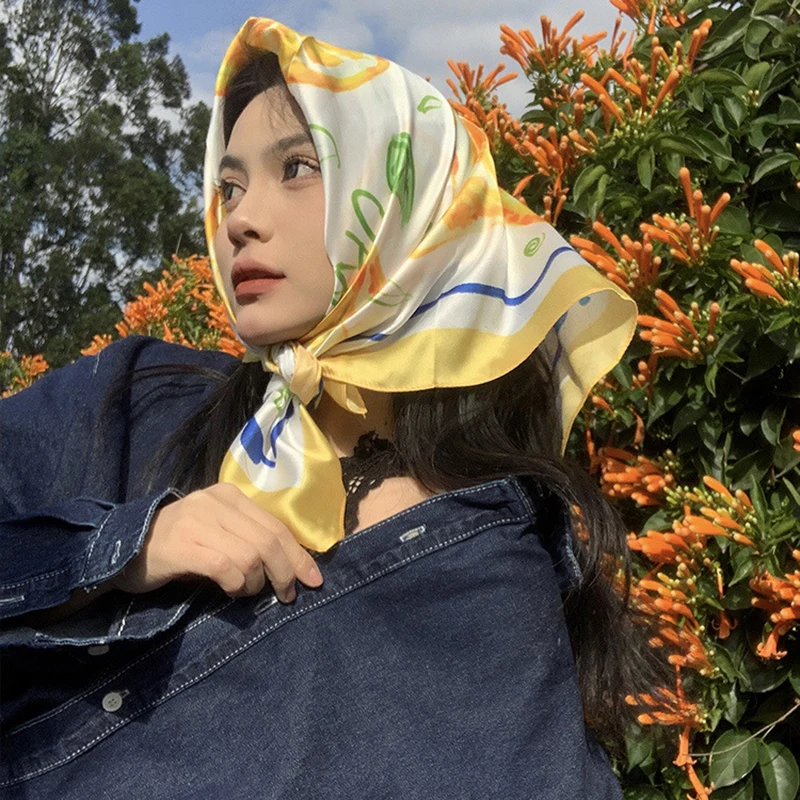70cm Square Lemon Print Yellow - Ascot Neck Scarf reseña y precio