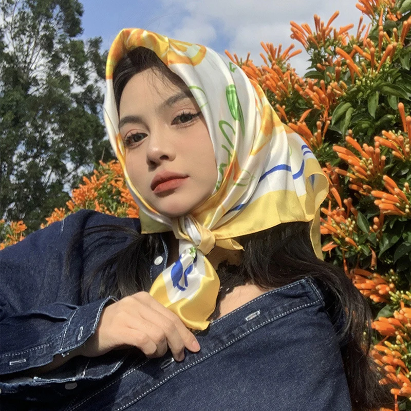 70cm Square Lemon Print Yellow - Ascot Neck Scarf reseña y precio