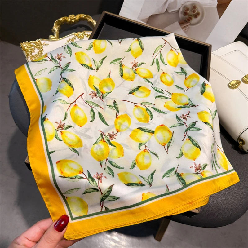 70cm Square Lemon Print Yellow - Ascot Neck Scarf reseña y precio
