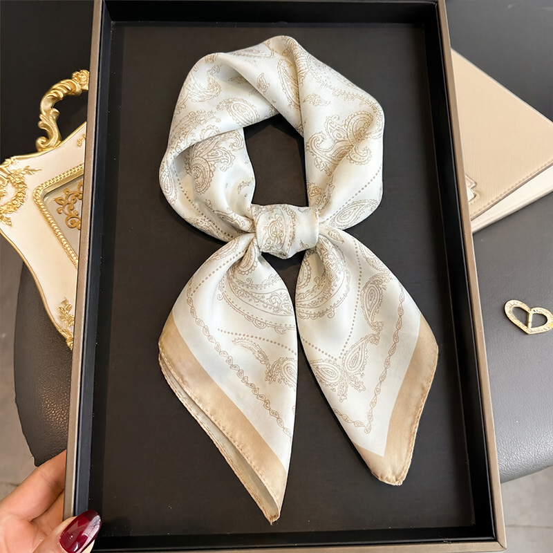 Vintage Beige Paisley Print Sq - Ascot Neck Scarf reseña y precio